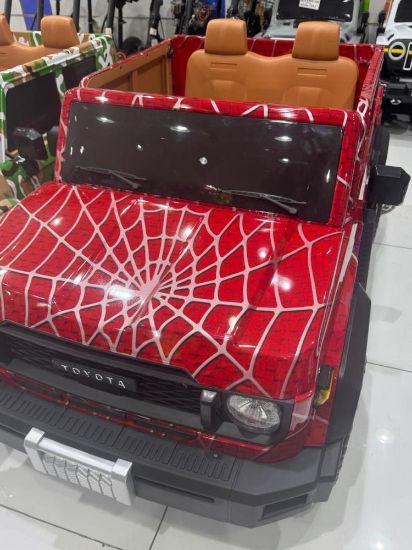 صورة سيارة أطفال كهربائية بتصميم سبايدر