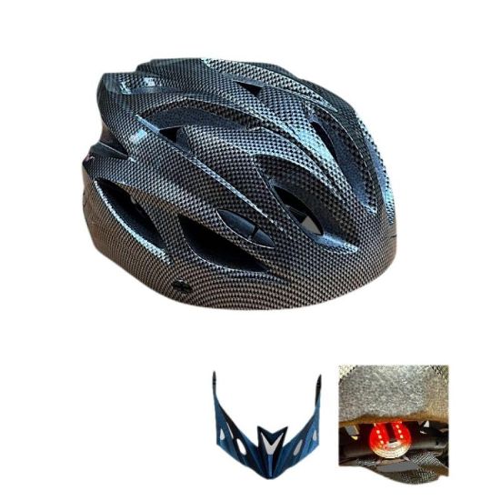 صورة خوذة دراجات هوائية رياضية مع إضاءة خلفية