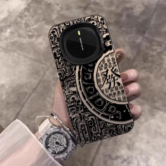 صورة غطاء حماية مرن عالي الجودة وخفيف جدًا متوافق تماماً مع هاتف Honor Magic 8 Pro.