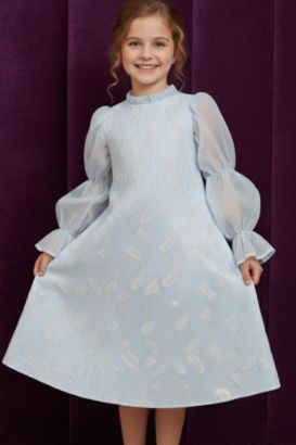 صورة فستان سماوي كم طويل بلمسات ناعمة