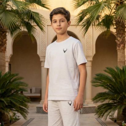 صورة طقم "كلاسيك وايت" الصيفي للأولاد