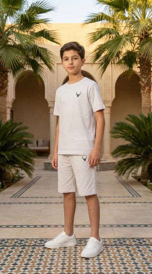 صورة طقم "كلاسيك وايت" الصيفي للأولاد