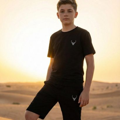 صورة طقم "كلاسيك براون" الصيفي للأولاد