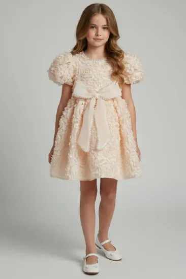 صورة فستان سهرة بناتي بلون البيج الكريمي واللؤلؤ S01297