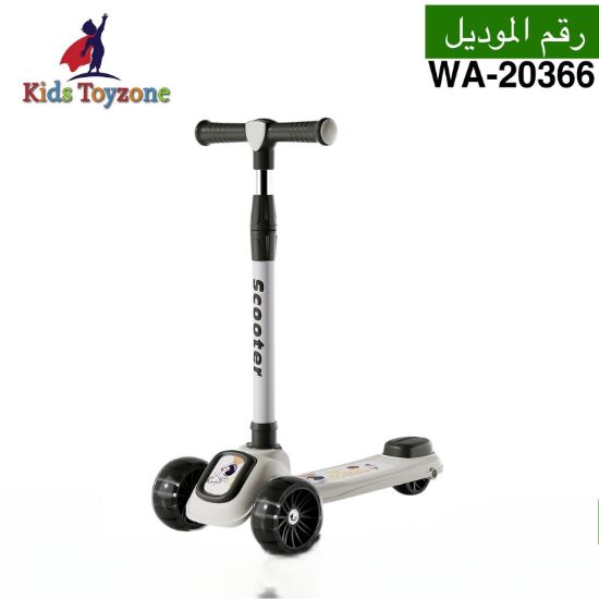 صورة سكوتر للأطفال الصغار بثلاث عجلات 
