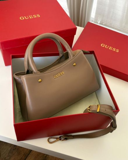 صورة حقيبة Guess بيج