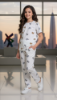 صورة تيشيرت GAP ابيض مقلم